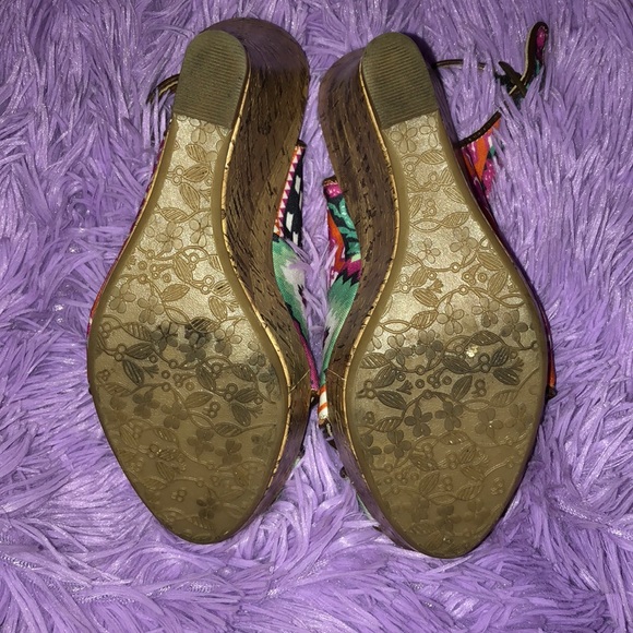 Multi-Color. - Picture 3 of 3